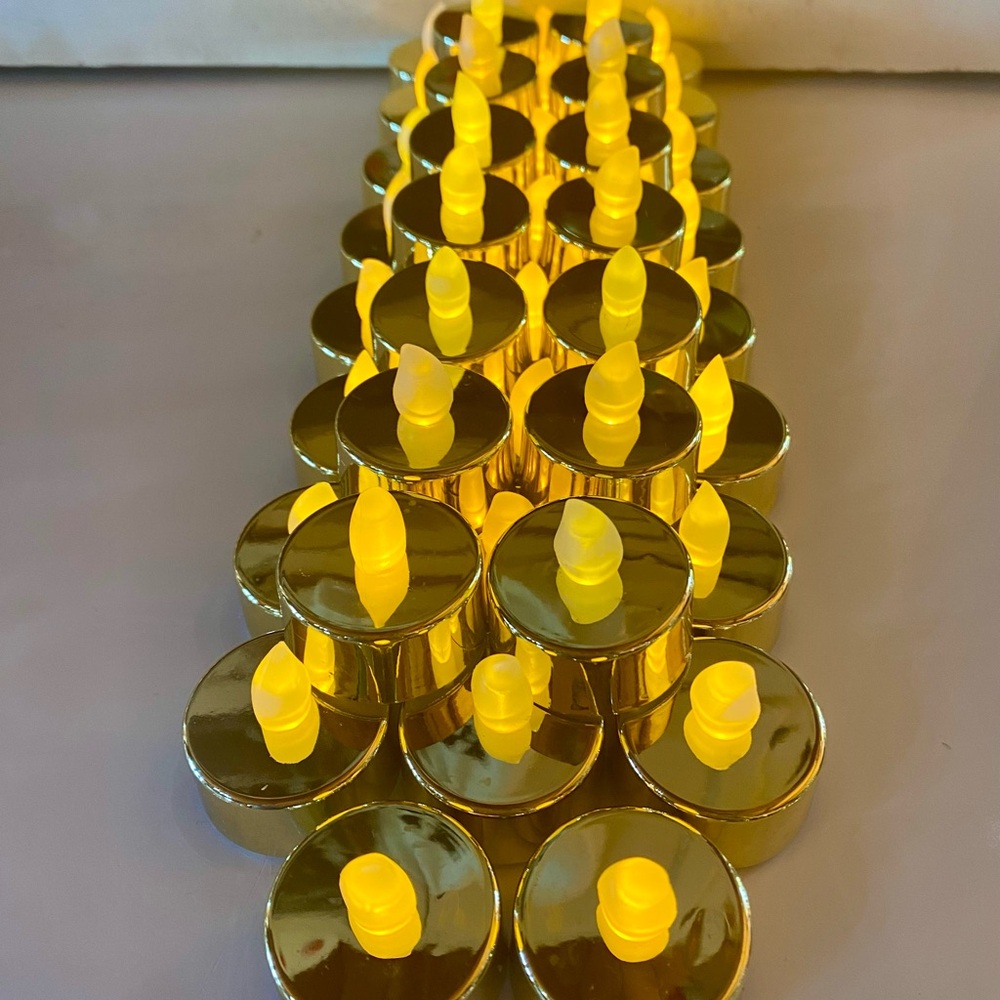Flameless LED tea light candles